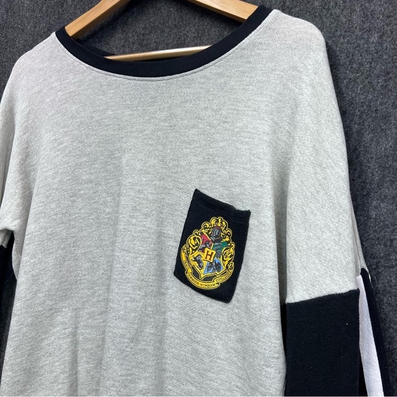 Harry Potter Hogwarts School of Witchcraft Grey/Black Sweater Size M - Picture 7 of 13